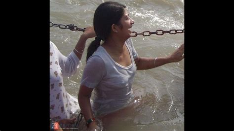 Girls Enjoing Bath In Haridwar Ganga Snan Open Bath हरिद्वार