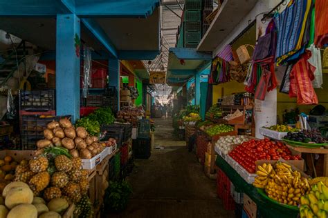 el mercado benito juarez en puerto escondido  lugar donde confluyen los pueblos mexico
