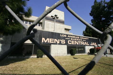 Authorities Agree Mens Central Jail Should Be Demolished But