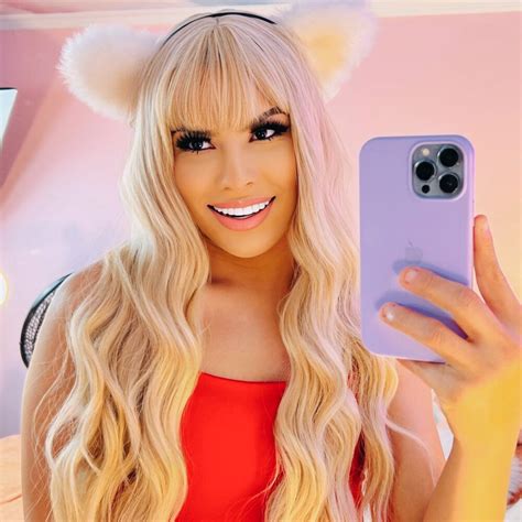 Alessia Summer Profile Stripchat Webcam Model Camwox