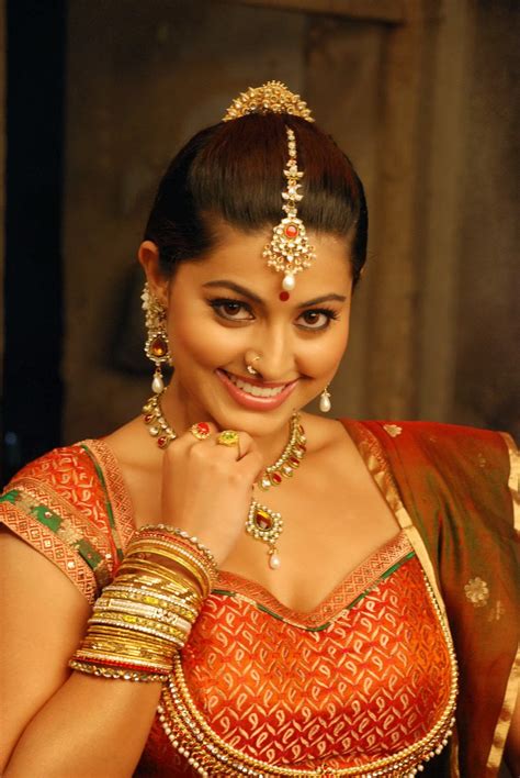 sexy south indian mallu aunty actress sneha hot saree
