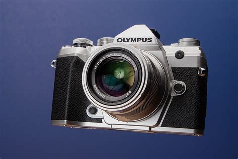 compact  feature packed  olympus om    mark iii review