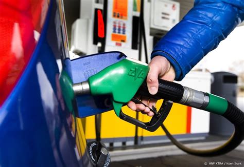 nederlandse benzineprijs stijgt naar nieuw record