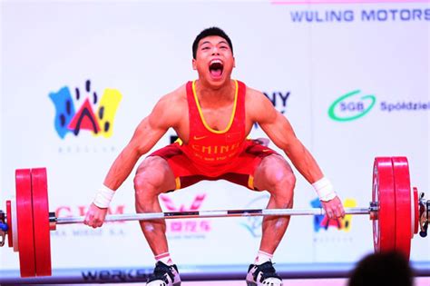 chinese lifter wins gold at men s 62kg in world