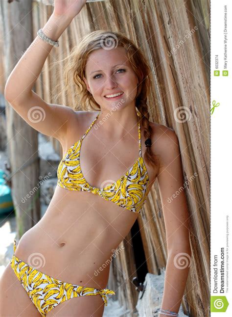 adolescente blonde dans le bikini images stock image 6032374