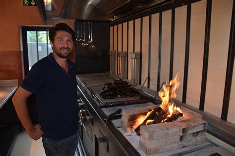 christophe maakt horecadroom waar met opening restaurant barbacoa koken op houtvuur foto