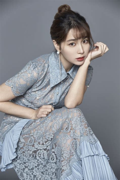 Actress Lee Min Jung Praises Her Husband Lee Byung Hun For His
