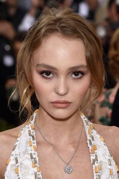 Lily Rose Depp Hair And Makeup Best Beauty Looks 2017