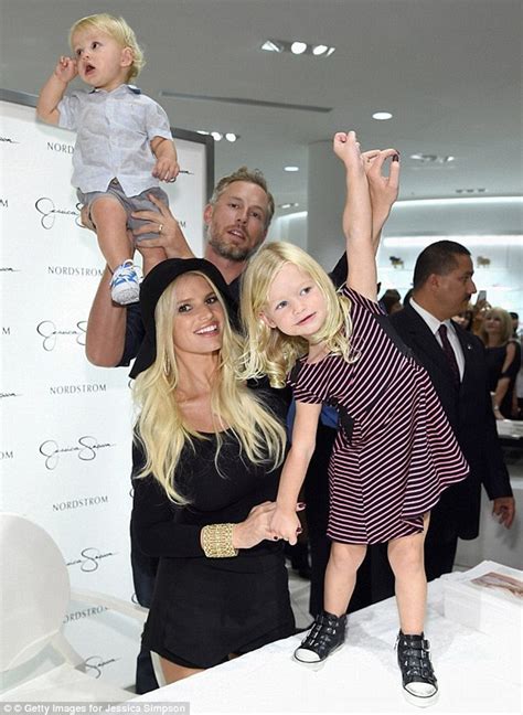 Jessica Simpson Posts Proud Picture Of Daughter Maxwell Daily Mail Online