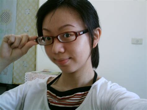 photo 1741452957 asian girls wearing glasses album