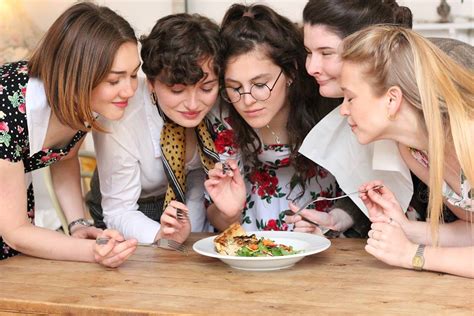 Review 5 Lesbians Eating A Quiche The Bubble