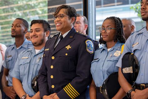 dc appoints   black woman police chief