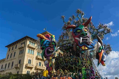 carnevale traditions  festivals  italy