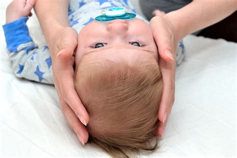 prevenire la testa piatta infantile  passaggi
