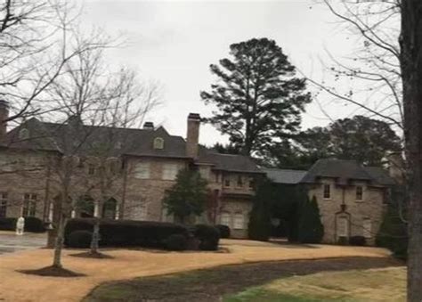 R Kelly Evicted From ‘sex Cult’ Palace Abandoned Mansions