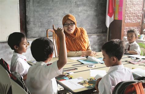 Guru Digugu Dan Ditiru Peran Literasi Pengetahuan Dinas