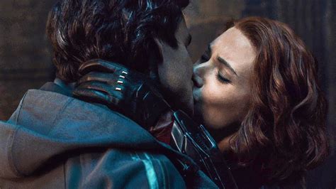 Bruce Banner And Natasha Romanoff Kiss Scene Avengers