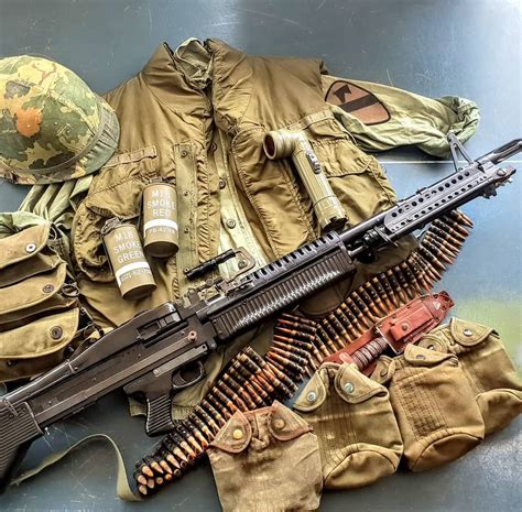 gunner vietnamwar vietnamera usgi flakjacket camillusknives