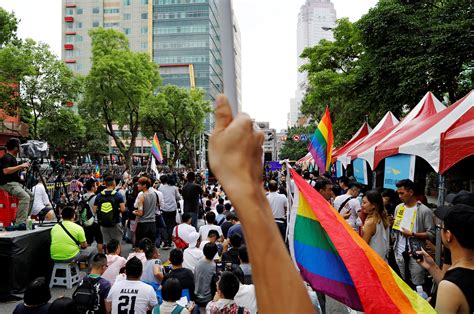 بالصور لأول مرة فى آسيا المحكمة الدستورية التايوانية تجيز زواج المثليين اليوم السابع