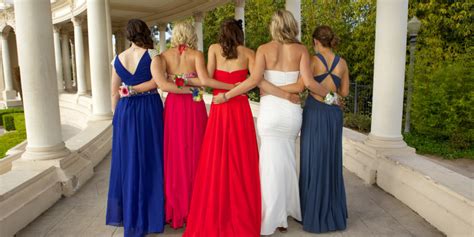 gorgeous  flattering prom gowns