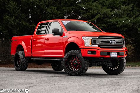 lifted 2019 ford f 150 with 22×12 fuel strokes and 6 inch rough country