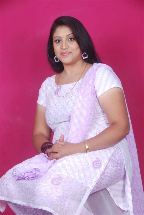 Picture 32115 Telugu Supporting Actress Uma Cute Photo
