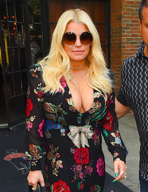 jessica simpson photos singer rocks cleavage daily star