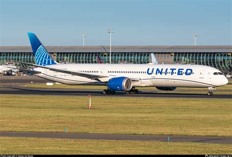 united airlines boeing   dreamliner photo  gaetan de meyer id