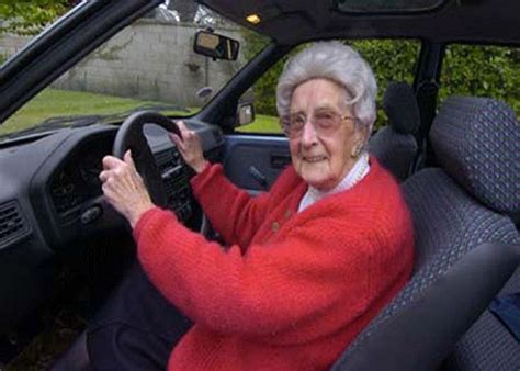 httpwwwdontcallmegrandmacomfunny grandma drive  car dontcallmegrandma