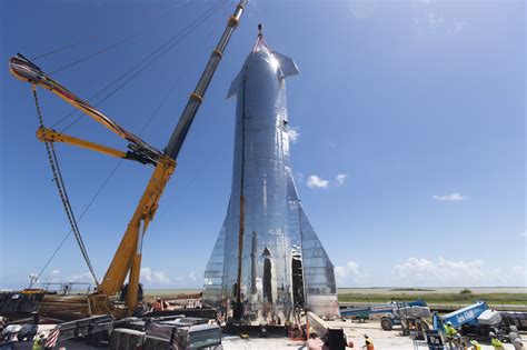 spacex starship elon musk  unveil companys  starship rocket