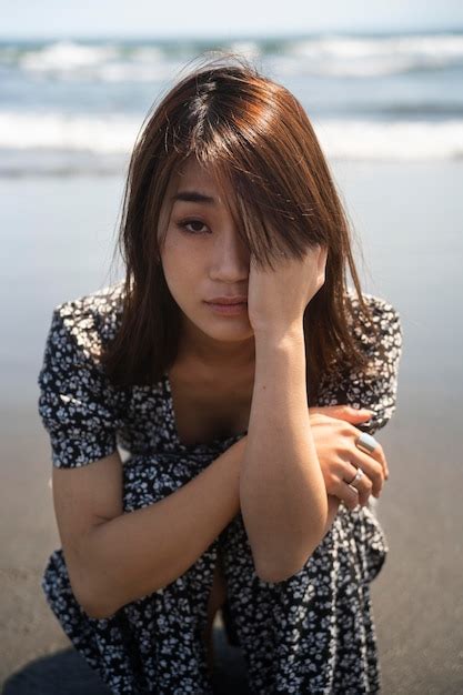 Free Photo Medium Shot Japanese Woman On Beach