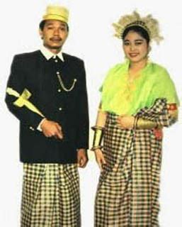 baju adat sulawesi barat