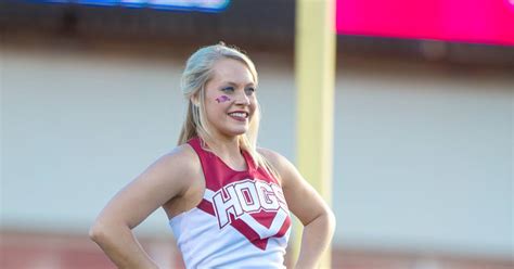 One Leg Tons Of Spirit Amputee Cheerleader Inspires Crowds