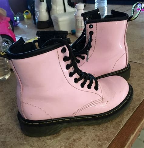girls  powder pink authentic drmarten boots side zipper  easy applying gently