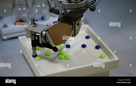 automatic robot pharmaceutical industry robot automatically sorting balls robot sorts pills