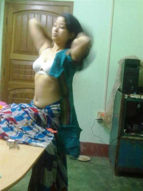 bhabhidesi sexy indian wife nude removing sari and bra