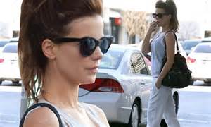 Kate Beckinsale Steps Out In Light Outfit On Steamy Day In La Daily