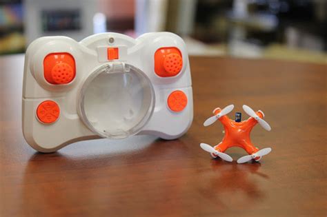 worlds tiniest drone  fit   tip   finger zabavnik