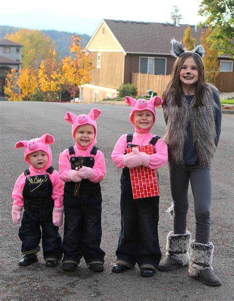 girl matching halloween costumes couple outfits