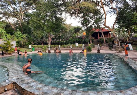 Pemandian Air Panas Banyuwedang Relaksasi Diri Di Pantai Di Bali