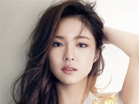 Download South Korean Brown Eyes Brunette Actress Face Asian Woman Shin
