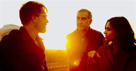 check out ajay devgn ileana d cruz and milan luthria engrossed in a conversation on the sets