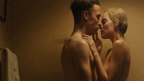 margot robbie nude screens from dreamland 8 photos