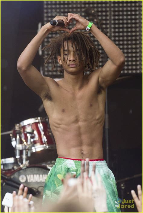 Jaden Smith Strips Off His Shirt On Stage Photo 834614