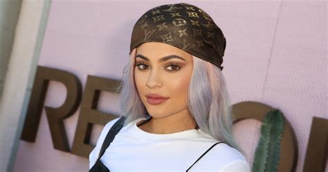 Kylie Jenner Is Reportedly Nervous To Give Birth And Omg Fans Just