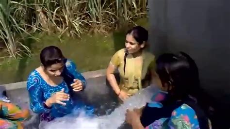 2 sexy women bathing together indian babes hot pics