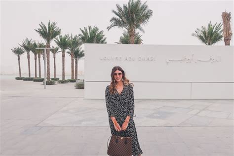 what to wear in abu dhabi and dubai 10 must have fashion items