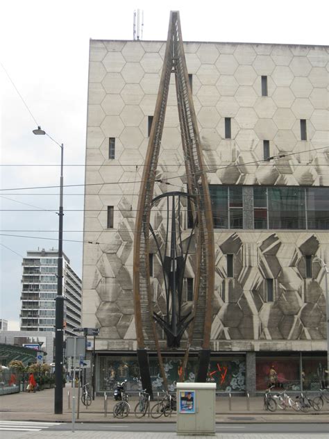 rotterdam department store de bijenkorf  sculpture construction bynaum gabo