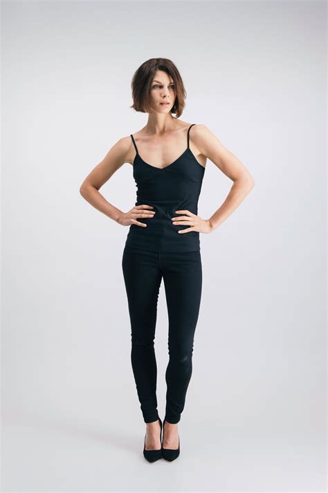 photo shoot model poses female background