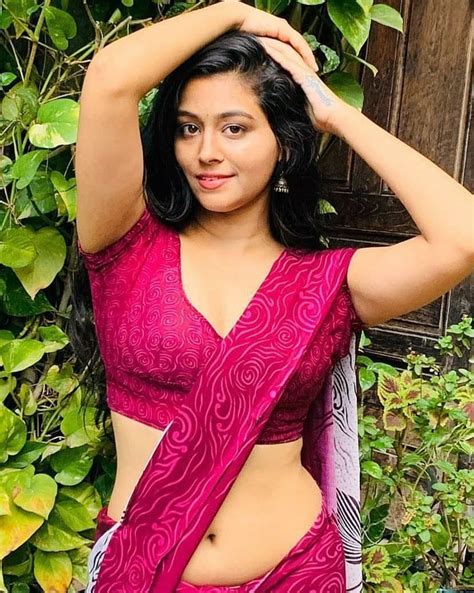 Instagram Model Kajal Tiwari Latest Saree Navel Photos